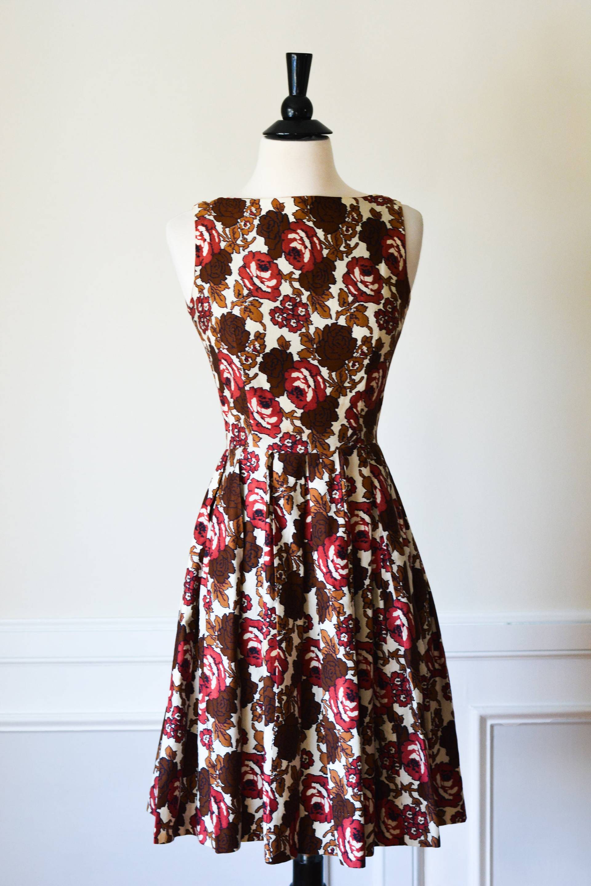Vintage 1960Er Jahre Rosen Print Party Kleid/Taille 25" Vintage 1960Er Jahre Rosen Print Party Kleid/Taille 25" von FitOfVintage