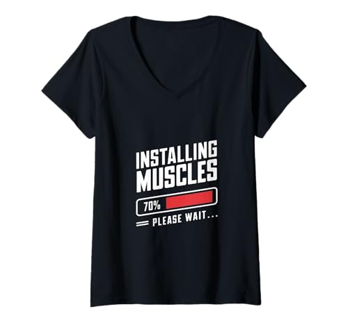 Damen Installieren Sie Muskeln. Bitte warten Sie auf Fitness Männer Frauen Cool T-Shirt mit V-Ausschnitt Damen Installieren Sie Muskeln. Bitte warten Sie auf Fitness Männer Frauen Cool T-Shirt mit V-Ausschnitt von Fitness Fans Men Women