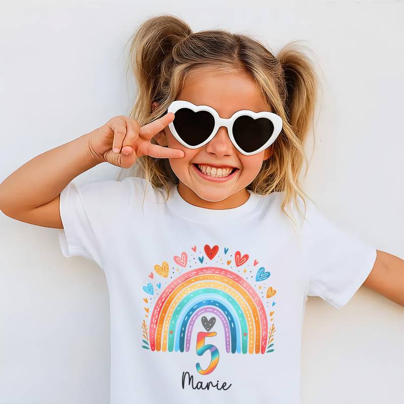Personalisiertes Geburtstagsshirt Mädchen Mit Name & Zahl, Regenbogen Geburtstagsoutfit, T-Shirt Für Geburtstagskind 5 Jahre Alt von Fitsforkids