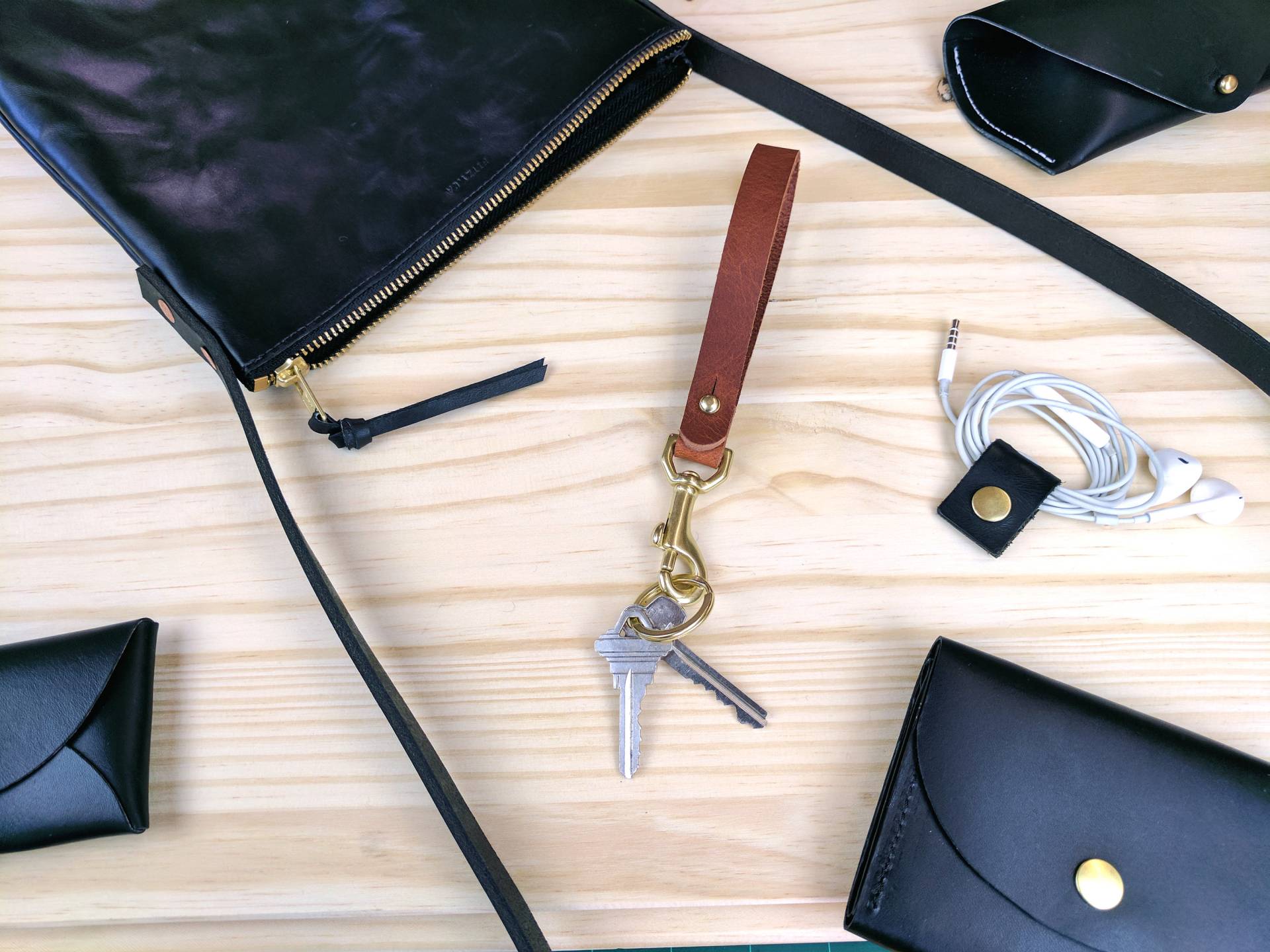 Karamellfarbene Leder Lanyard Schlüsselanhänger, Clip Aus Massivem Messing von FitzyDesign