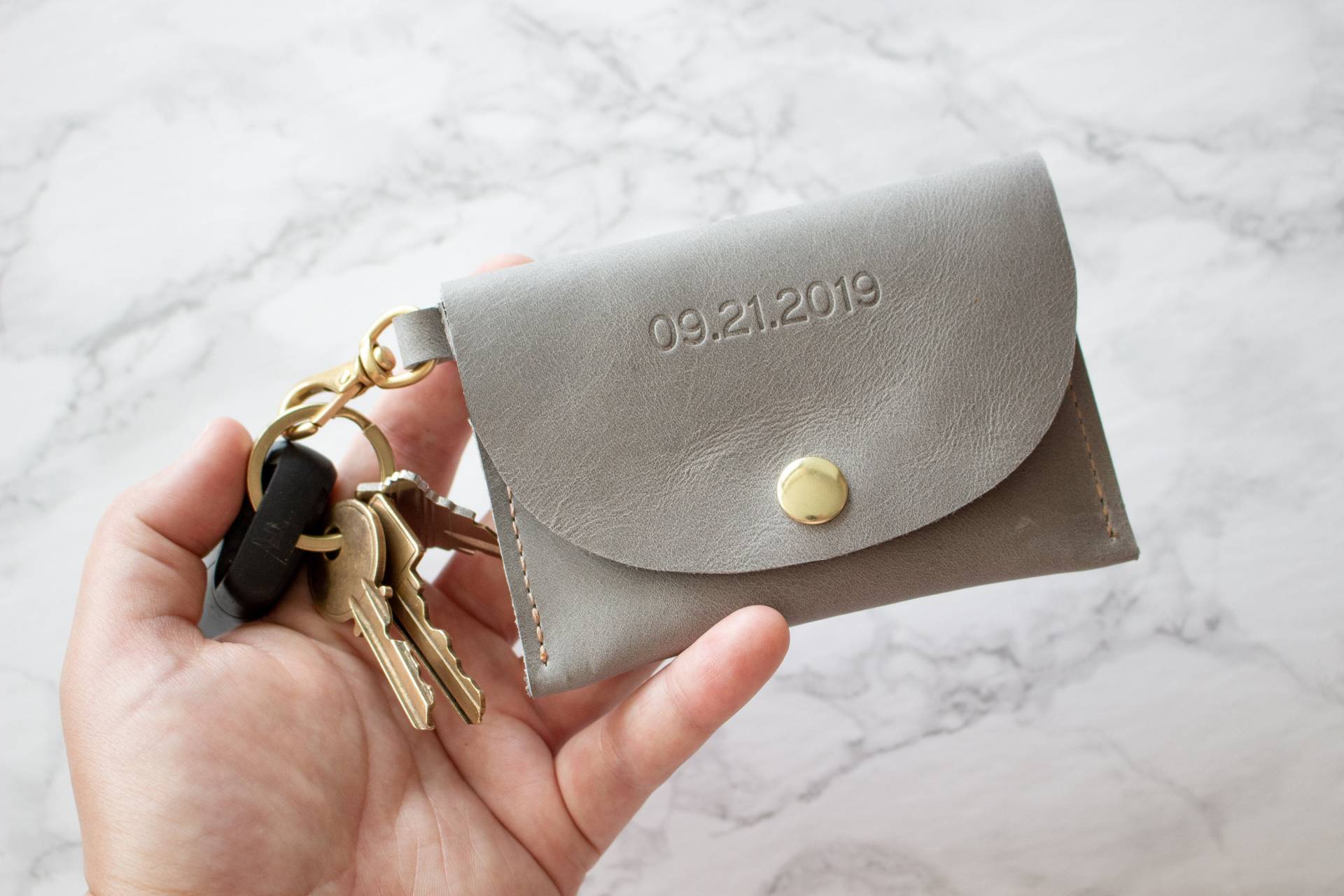 Personalisierte Leder Schlüsselanhänger Brieftasche - Monogramm Kartenhalter von FitzyDesign