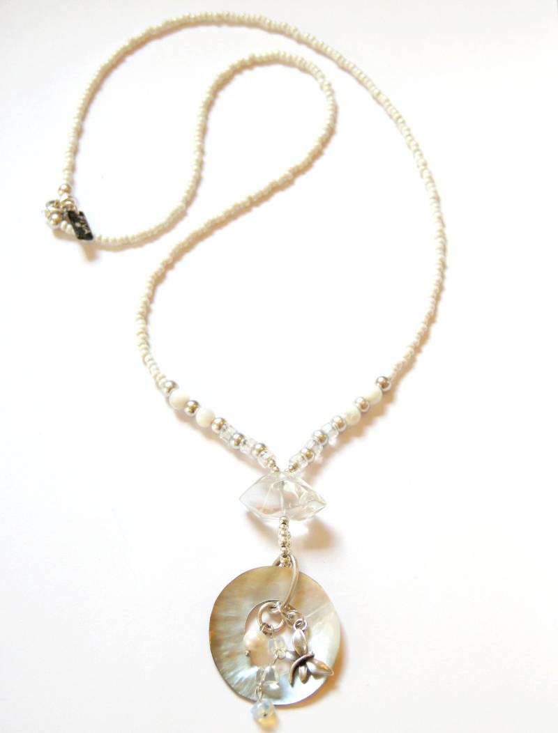 Fiva Halskette Lang Weiss Perlmuttring Libelle von FivaJewelryDE