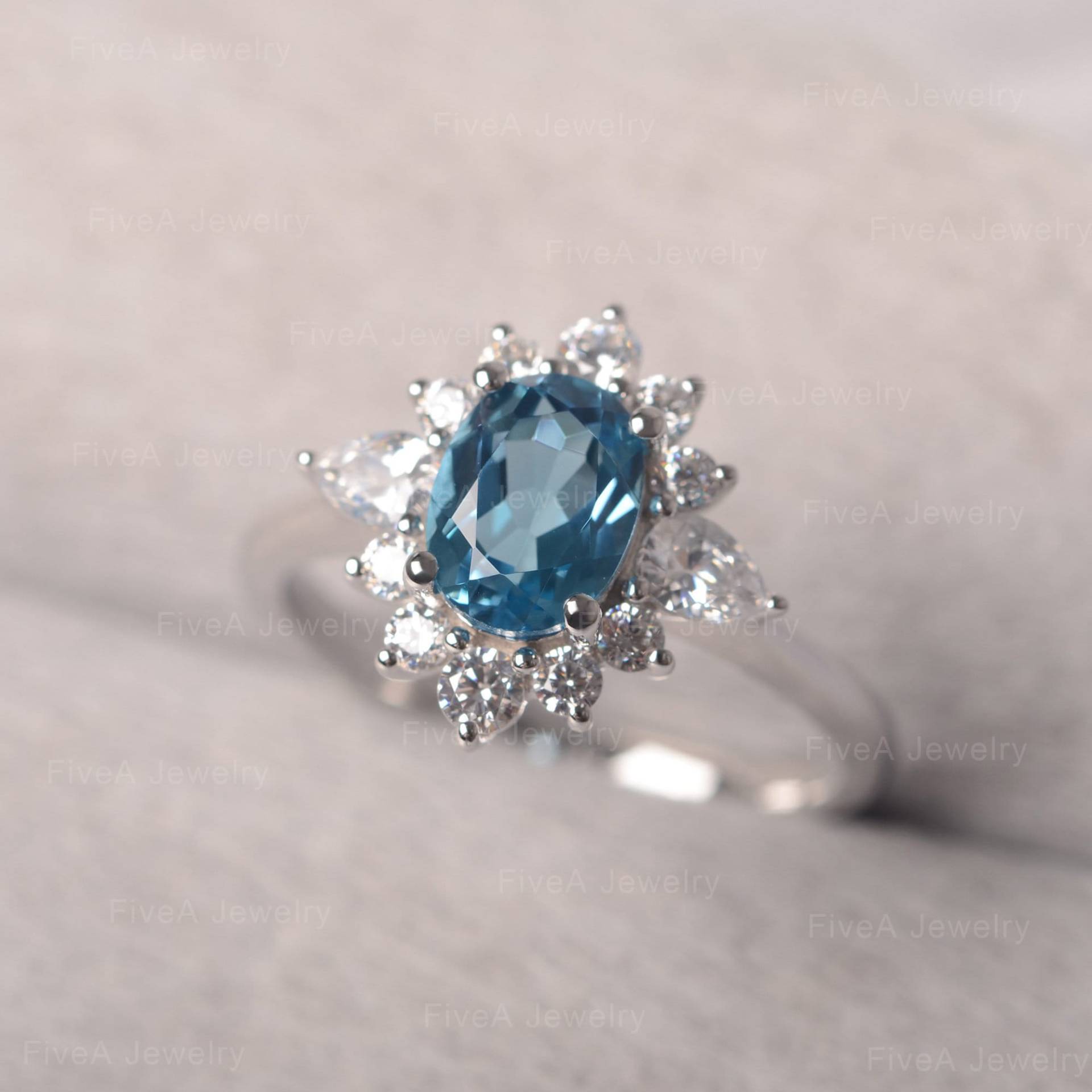 Blüte Ring Schweizer Blau Topas Oval Geschnitten Multi-stein Cluster Für Frauen Jubiläumsgeschenk von FiveAjewelry