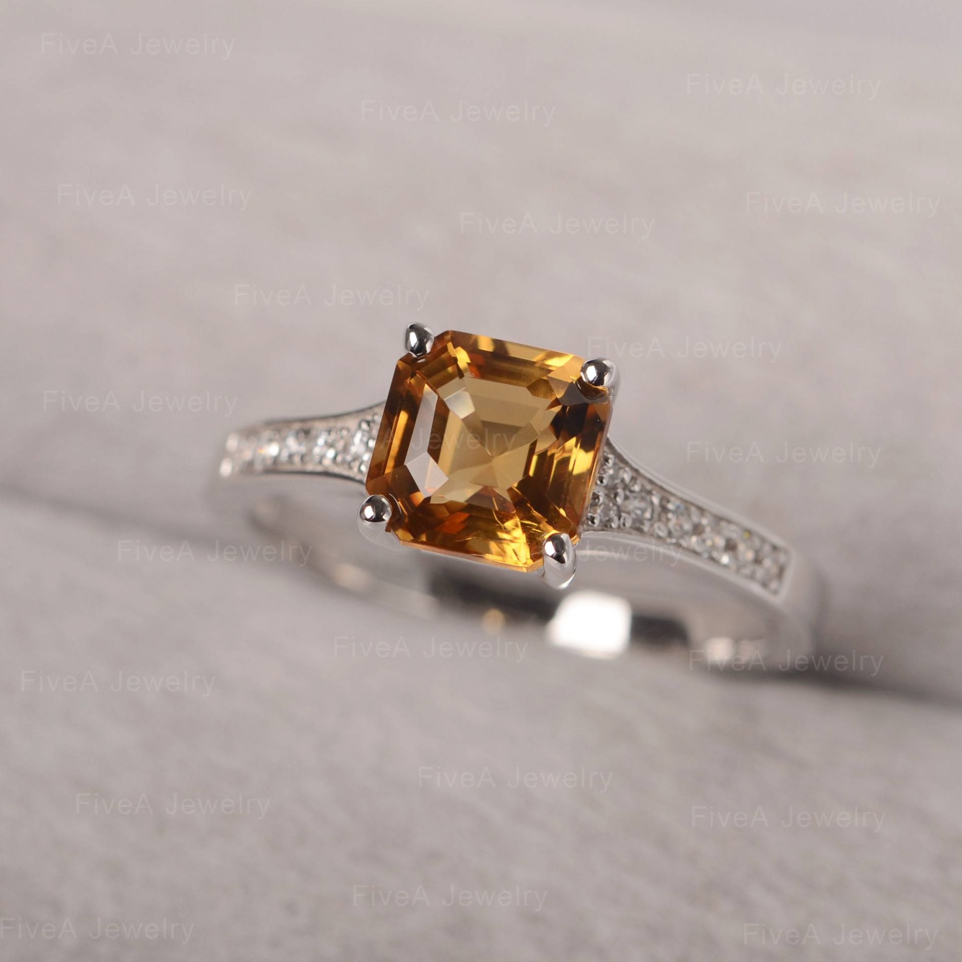 Gelbe Citrin Ring Asscher Geschnitten Champagner Edelstein Solitär Halbe Ewigkeit Band Für Frauen von FiveAjewelry