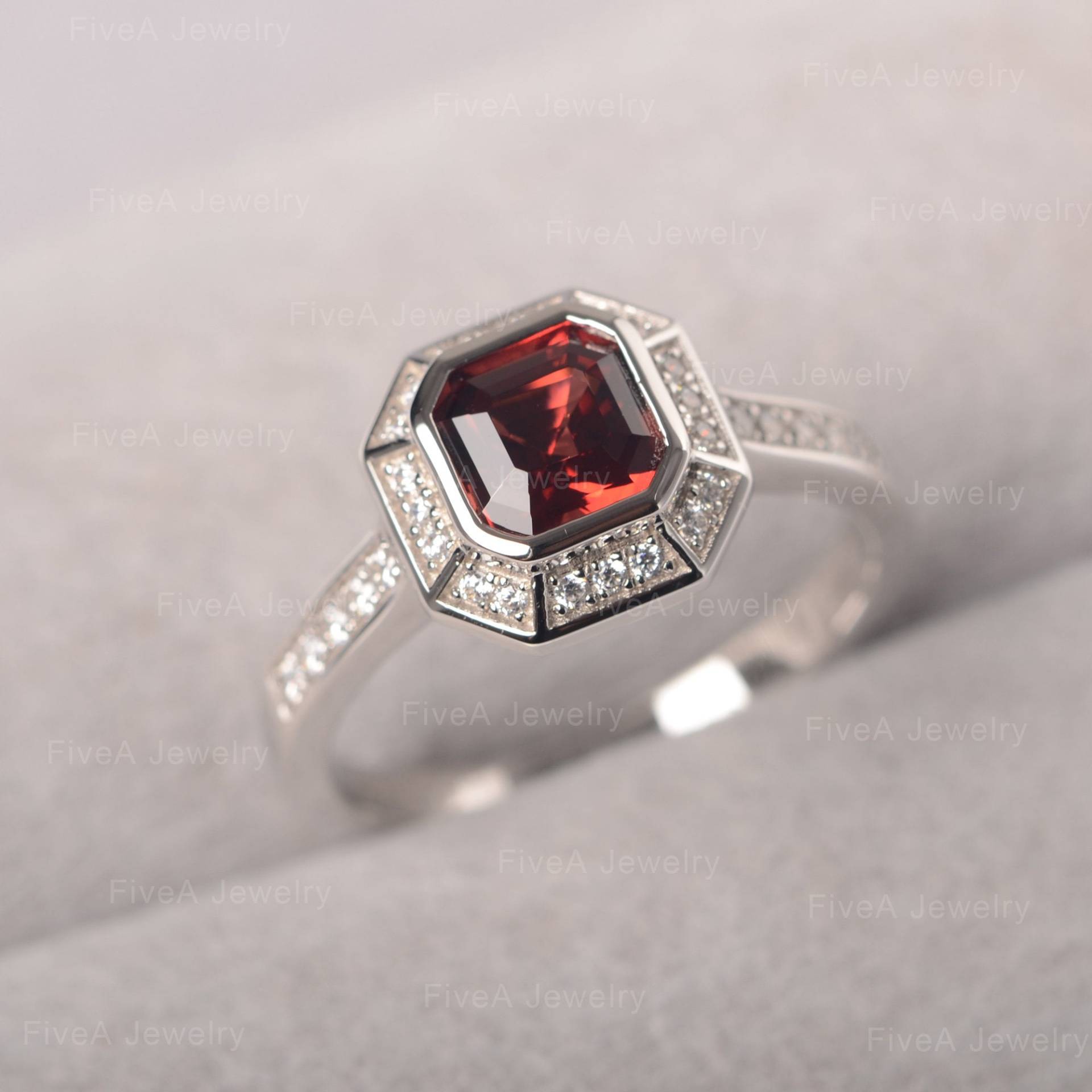 Natürliche Granat Ring Asscher Schnitt Januar Birthstone Halo Für Frauen von FiveAjewelry