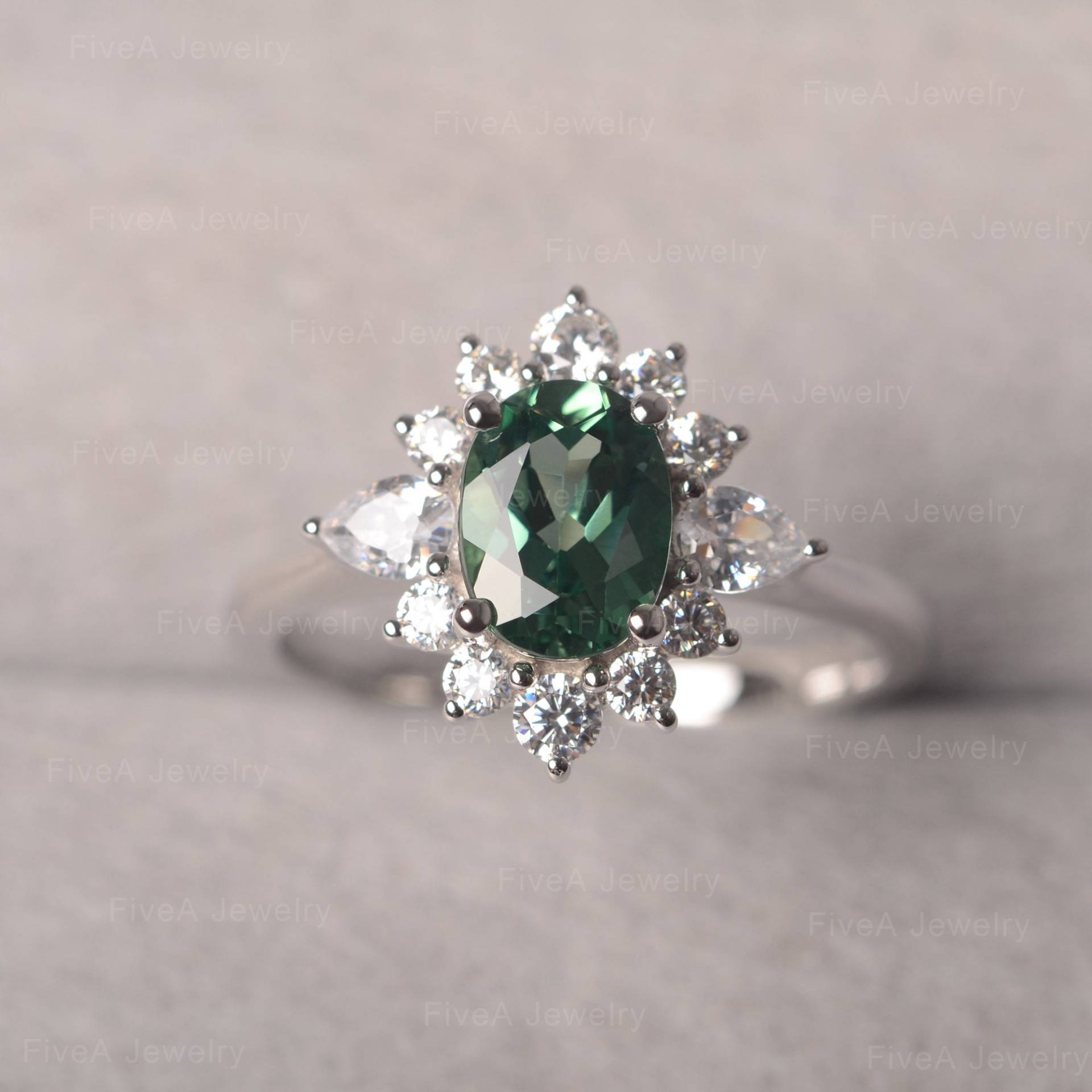 Ovale Grüne Saphir Verlobungsring Blüte Geformt Vintage Cluster Ring Brautring Für Frauen von FiveAjewelry