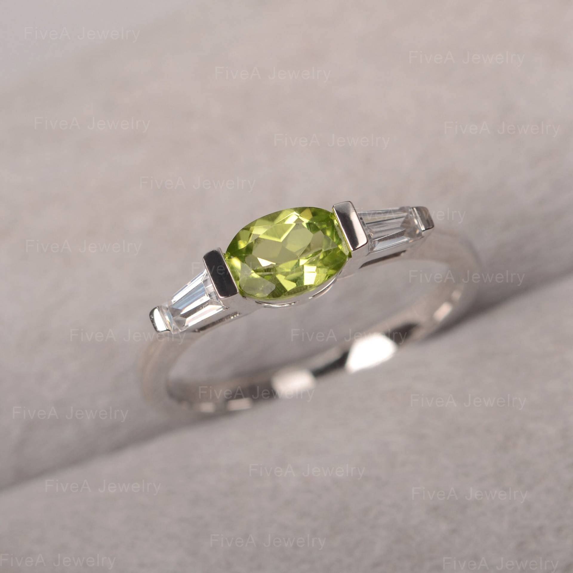 Peridot Ring Oval Geschnitten August Birthstone Funkelnde Multi-stein-Ring Für Frauen von FiveAjewelry