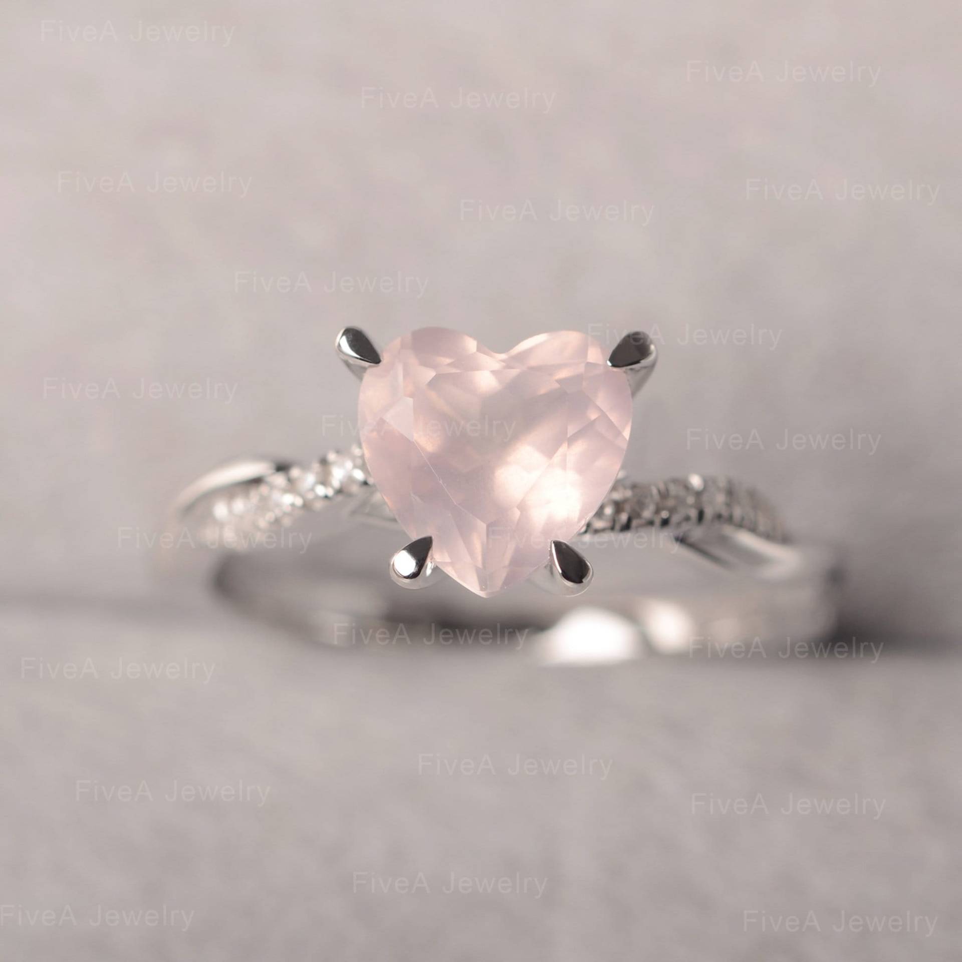 Rosa Quarz Ring Verdreht Band Sweetheart Geformt Elove Für Frauen von FiveAjewelry