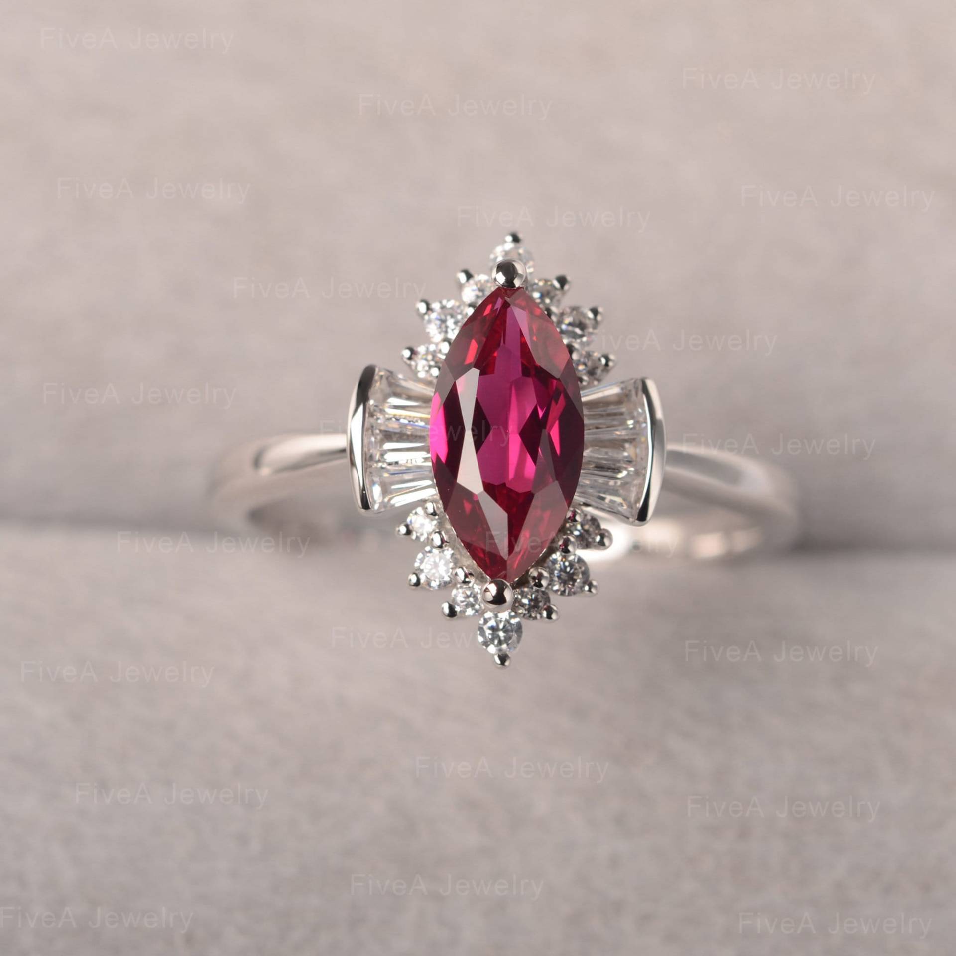 Rubin Ring Juli Birthstone Zirkone Cluster Vintage Cocktail Für Frauen von FiveAjewelry