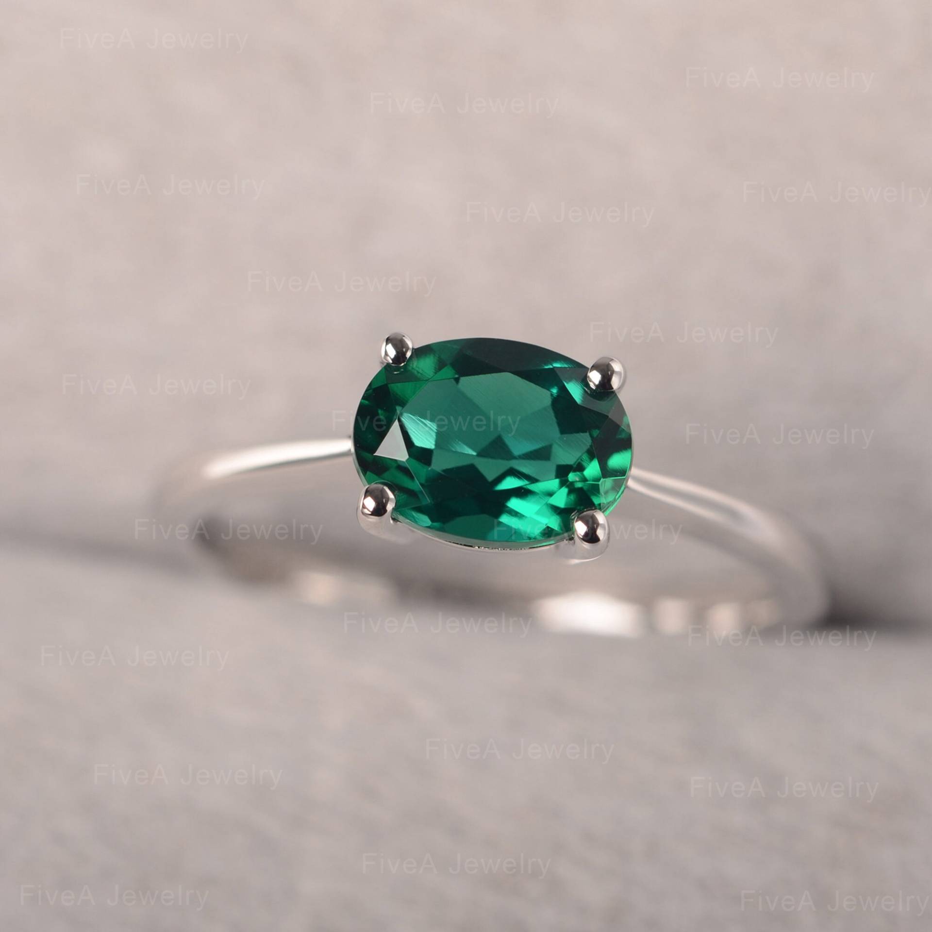 Vintage Smaragd Ring Oval Geformt Mai Birthstone Versprechen Für Frauen von FiveAjewelry