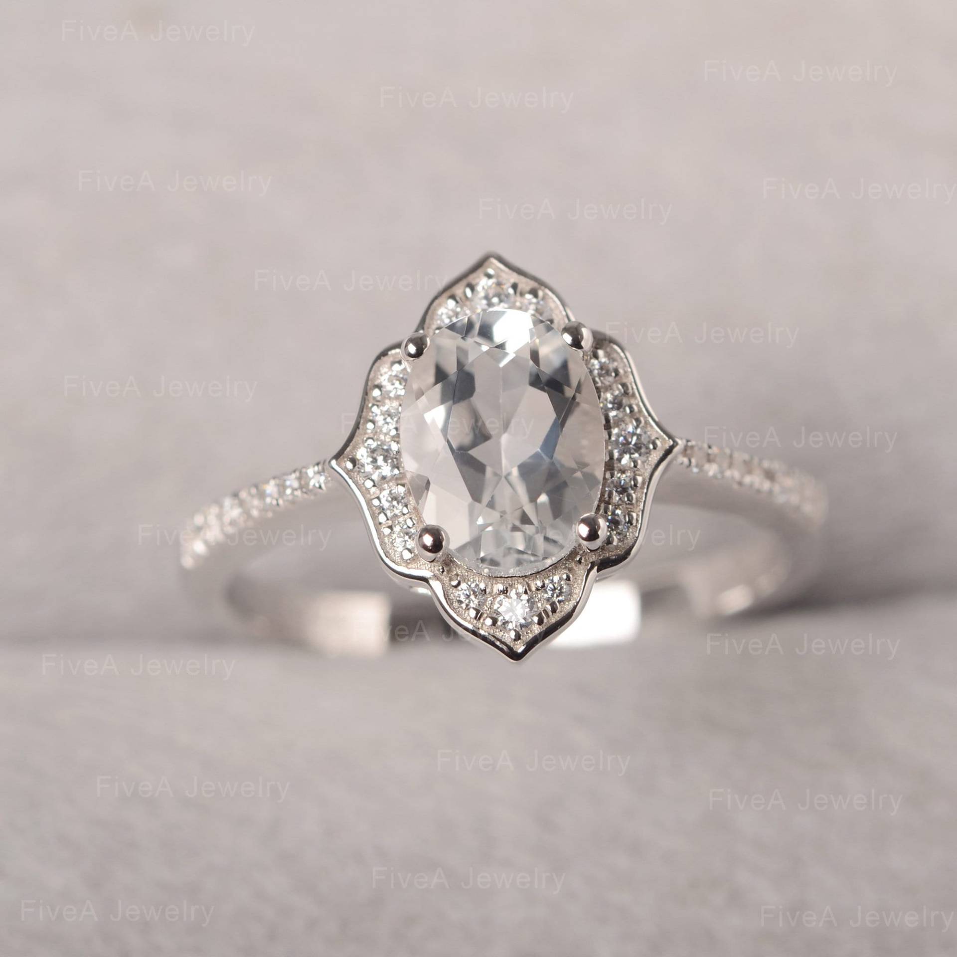 Weiße Topas Ring Oval Geschnitten Blume Geformt Eing Halo Verlobungsring Für Frauen von FiveAjewelry