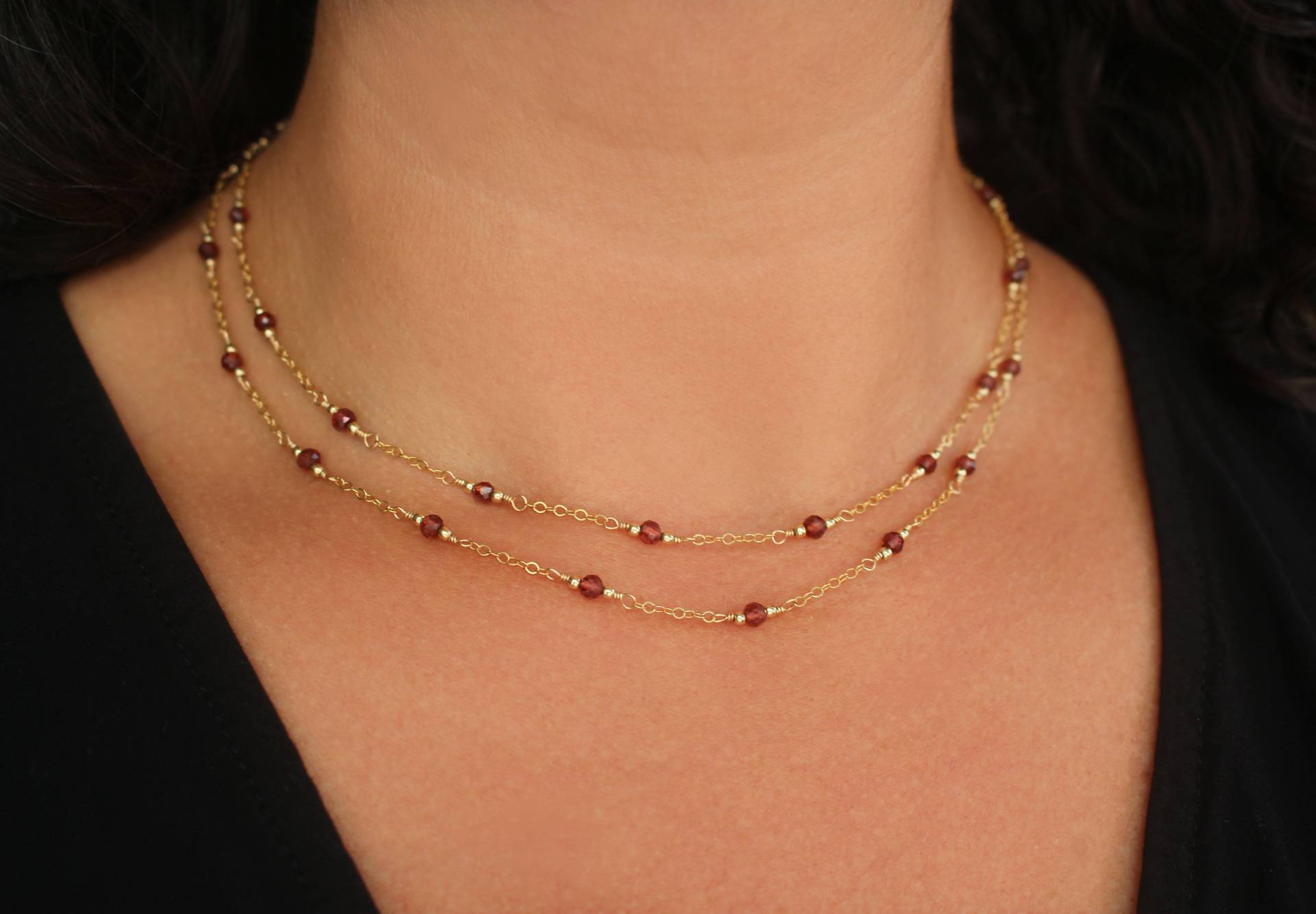 Gold Granat Halskette, Perlen Station Schmuck, Rote Edelstein-Kettenhalskette Gold Granat Halskette, Perlen Station Schmuck, Rote Edelstein-Kettenhalskette von FiveOfMine