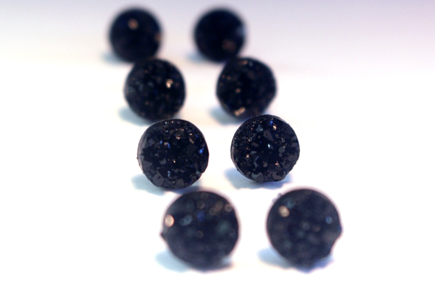 Schwarze Druzy Ohrringe, Post Ohrstecker, Edelstahlohrringe, Runde Ohrstecker Schwarze Druzy Ohrringe, Post Ohrstecker, Edelstahlohrringe, Runde Ohrstecker von FiveOfMine