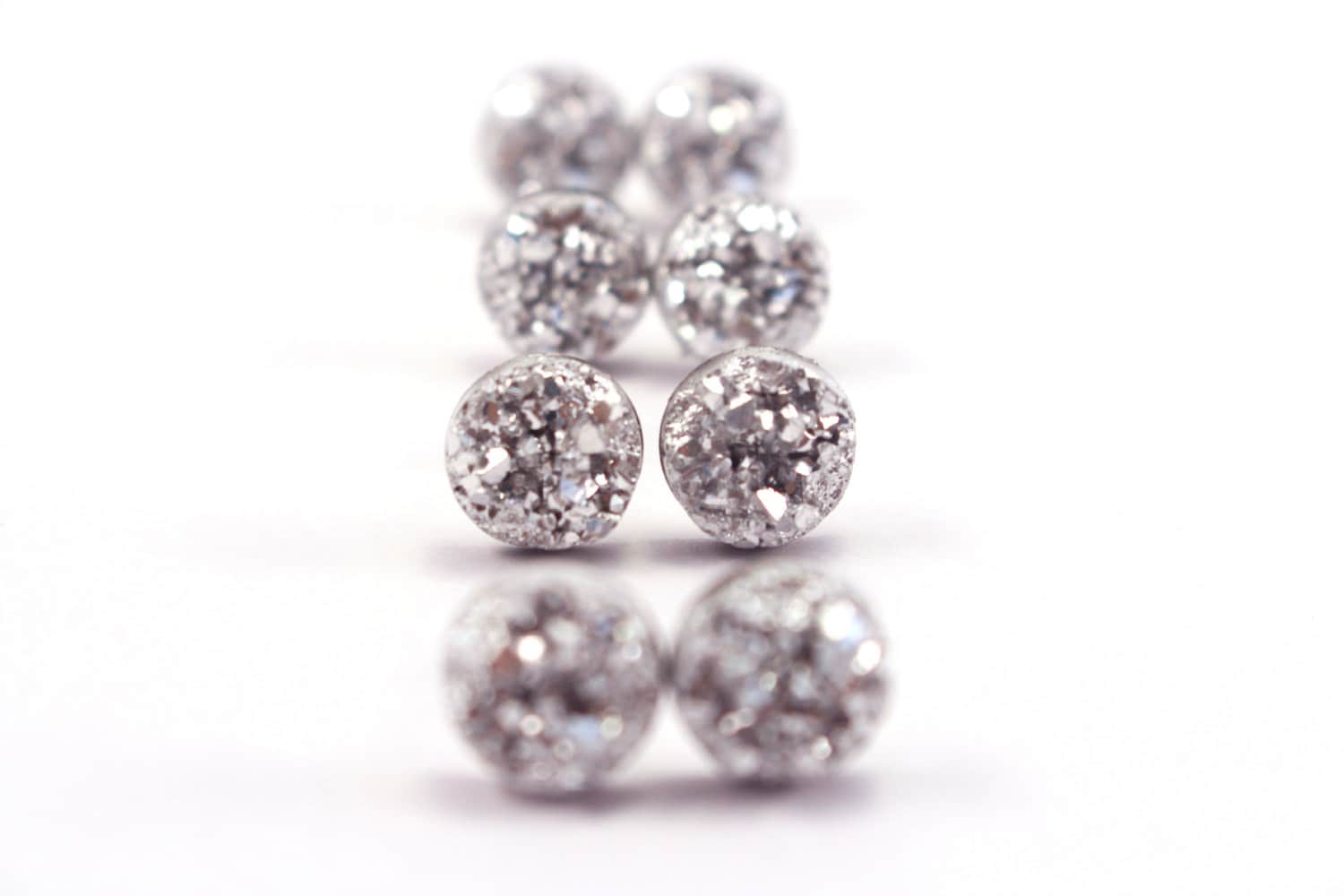 Silber Druzy Ohrringe, Ohrstecker Glitzernde Rohsilber Ohrstecker, Edelstahl Ohrringe Silber Druzy Ohrringe, Ohrstecker Glitzernde Rohsilber Ohrstecker, Edelstahl Ohrringe von FiveOfMine