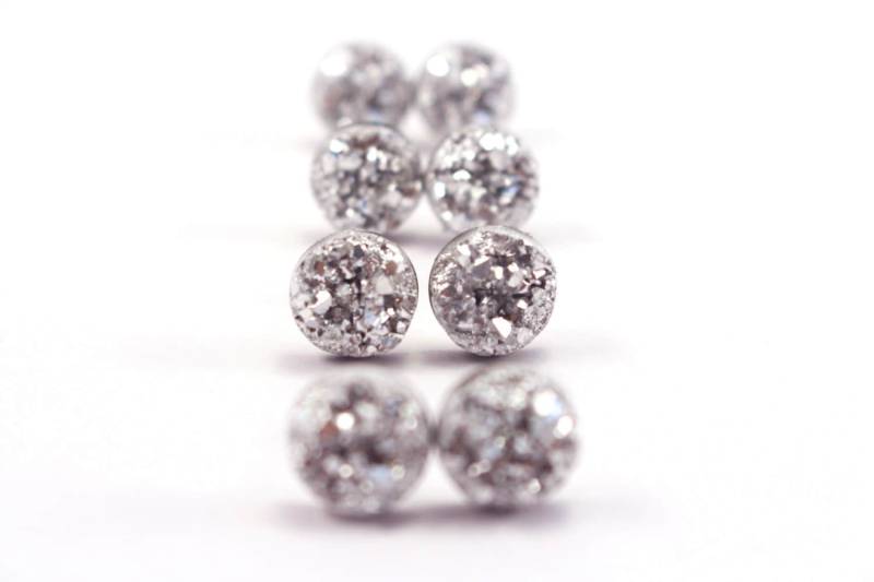 Silber Druzy Ohrringe, Ohrstecker Glitzernde Rohsilber Ohrstecker, Edelstahl Ohrringe Silber Druzy Ohrringe, Ohrstecker Glitzernde Rohsilber Ohrstecker, Edelstahl Ohrringe von FiveOfMine