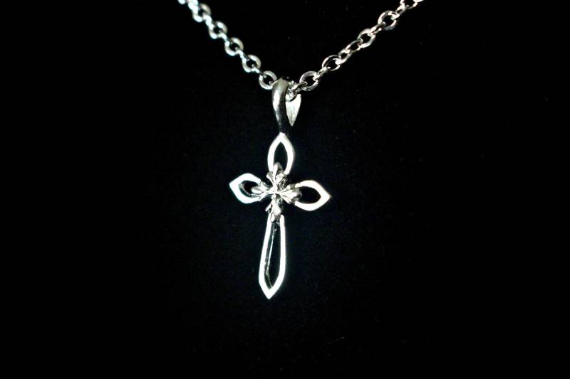 Winter Schneeflocke Kreuz Halskette, Sterling Silber Zierliche Frauen Weihnachtsgeschenk Für Sie, Christlicher Schmuck Winter Schneeflocke Kreuz Halskette, Sterling Silber Zierliche Frauen Weihnachtsgeschenk Für Sie, Christlicher Schmuck von FiveOfMine