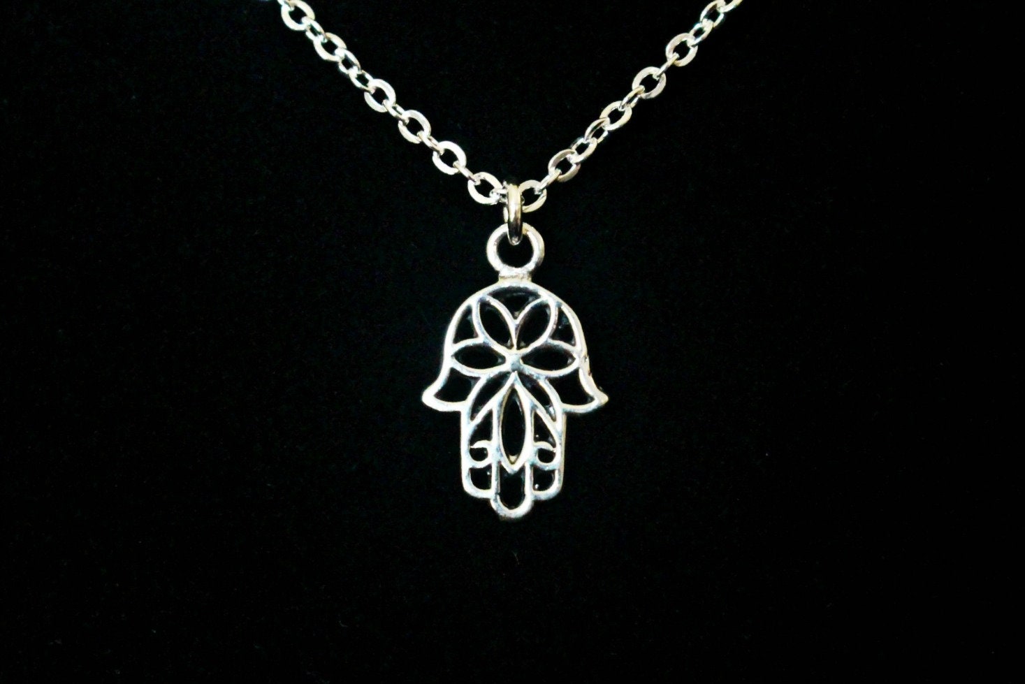 sterling Silber Hamsa Halskette, Feminine Zierliche Silberkette, Blume Hand Halskette sterling Silber Hamsa Halskette, Feminine Zierliche Silberkette, Blume Hand Halskette von FiveOfMine