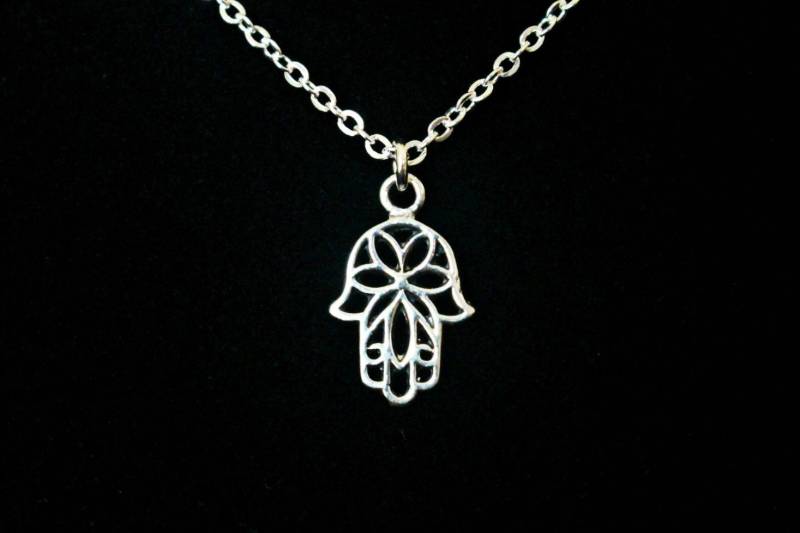 sterling Silber Hamsa Halskette, Feminine Zierliche Silberkette, Blume Hand Halskette sterling Silber Hamsa Halskette, Feminine Zierliche Silberkette, Blume Hand Halskette von FiveOfMine