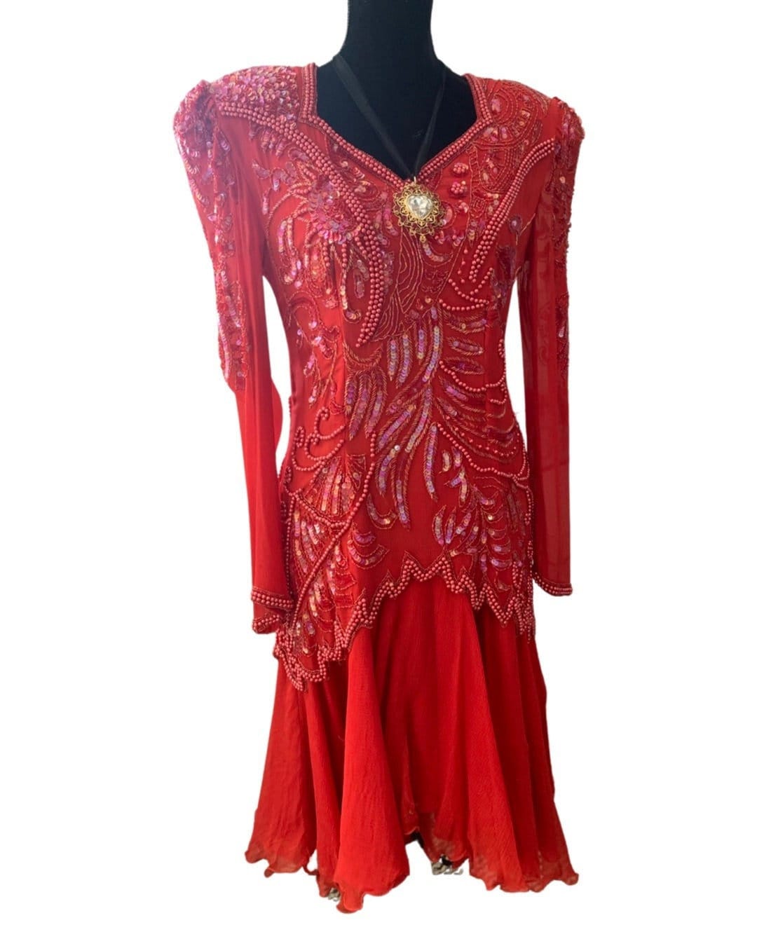 Dame in Rotem Vintage 80Er Jahre Glam Designer Kleid Von Neiman Monitors, Seidenperlenbesetztes Cocktailpartykleid Mit Schulterpolstern Dame in Rotem Vintage 80Er Jahre Glam Designer Kleid Von Neiman Monitors, Seidenperlenbesetztes Cocktailpartykleid Mit Schulterpolstern von FivebunniesByMoxie
