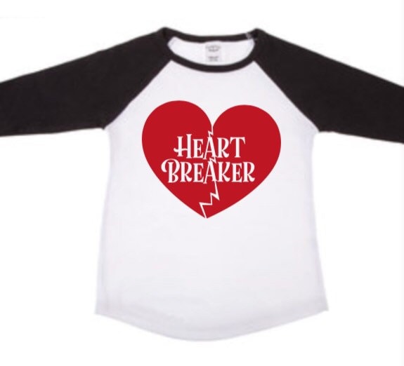 Heartbreaker Baby Body, Kleinkind Raglan Oder Jugend T-Shirt, Valentine Shirt, Kinder Valentines Fivesies Designs Heartbreaker Baby Body, Kleinkind Raglan Oder Jugend T-Shirt, Valentine Shirt, Kinder Valentines Fivesies Designs von FivesiesDesigns