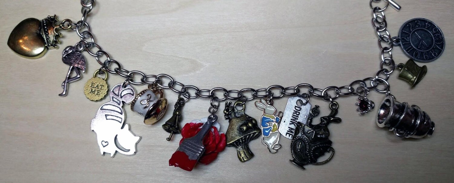 Wunderland-Themenarmband Wunderland-Themenarmband von FixationForest