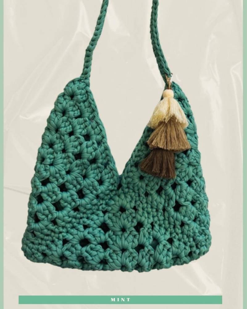 Lux Handgemachte Granny Square Triangle Tasche Mit Quaste Mint Green Trend Und Elegant Boho & Vintage Look von FiyaBags