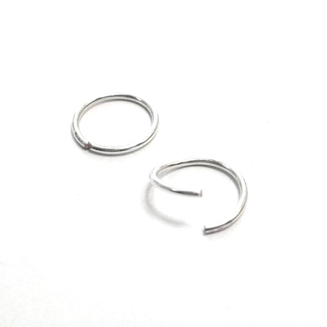 18 Gauge Sterling Silber Hoop Ohrring - Knorpel, Augenbraue, Nase, Lippenring, Nahtloser Schläfer 18 Gauge Sterling Silber Hoop Ohrring - Knorpel, Augenbraue, Nase, Lippenring, Nahtloser Schläfer von FizzCatCreations