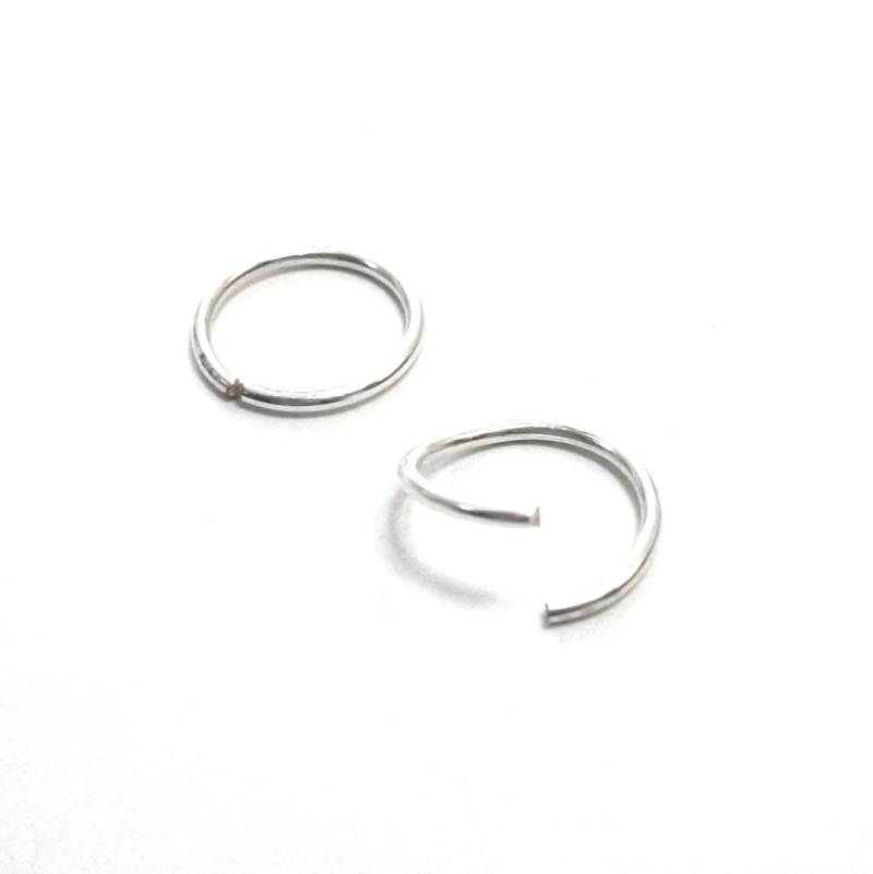 18 Gauge Sterling Silber Hoop Ohrring - Knorpel, Augenbraue, Nase, Lippenring, Nahtloser Schläfer 18 Gauge Sterling Silber Hoop Ohrring - Knorpel, Augenbraue, Nase, Lippenring, Nahtloser Schläfer von FizzCatCreations