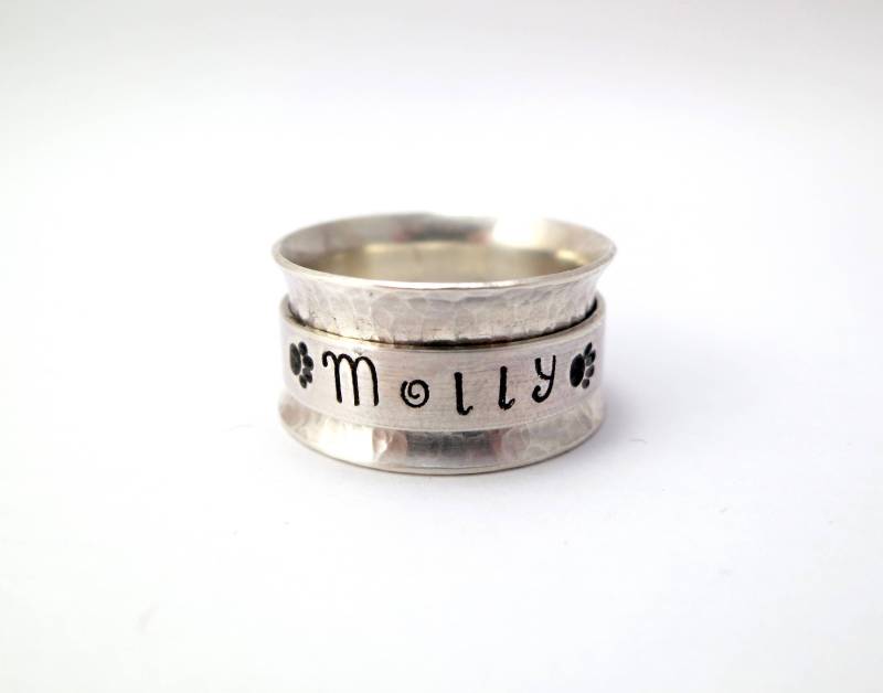 Silber Spinner Ring - Pfotenabdruck Silber Spinner Ring - Pfotenabdruck von FizzCatCreations
