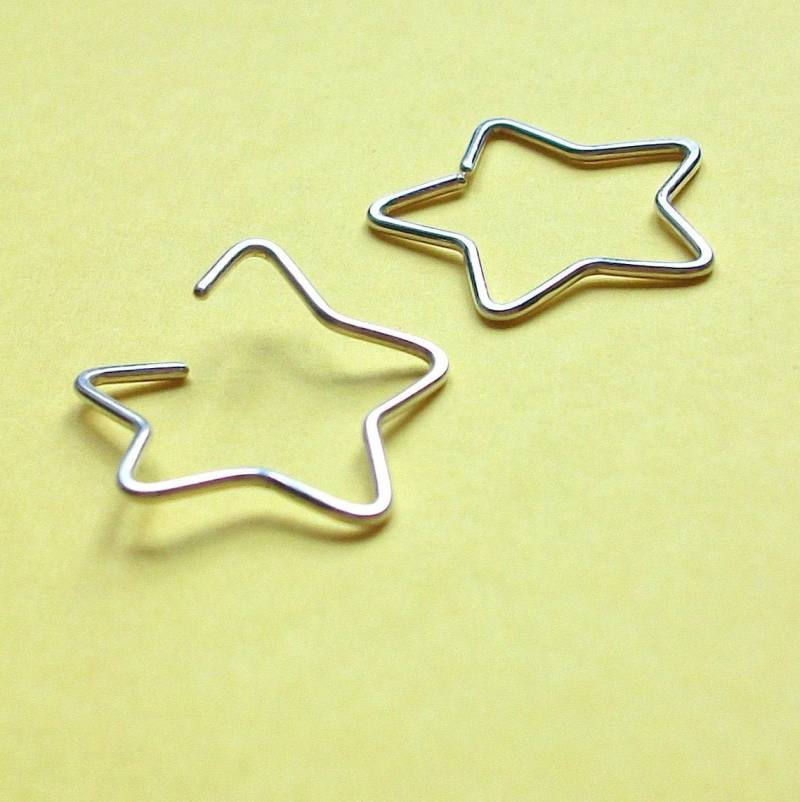 Winzige Sterne Ohrringe, Einzeln Oder Als Paar, Sterling Silber Creolen, Kleine Schwellen, Nahtlose 20 Gauge Winzige Sterne Ohrringe, Einzeln Oder Als Paar, Sterling Silber Creolen, Kleine Schwellen, Nahtlose 20 Gauge von FizzCatCreations