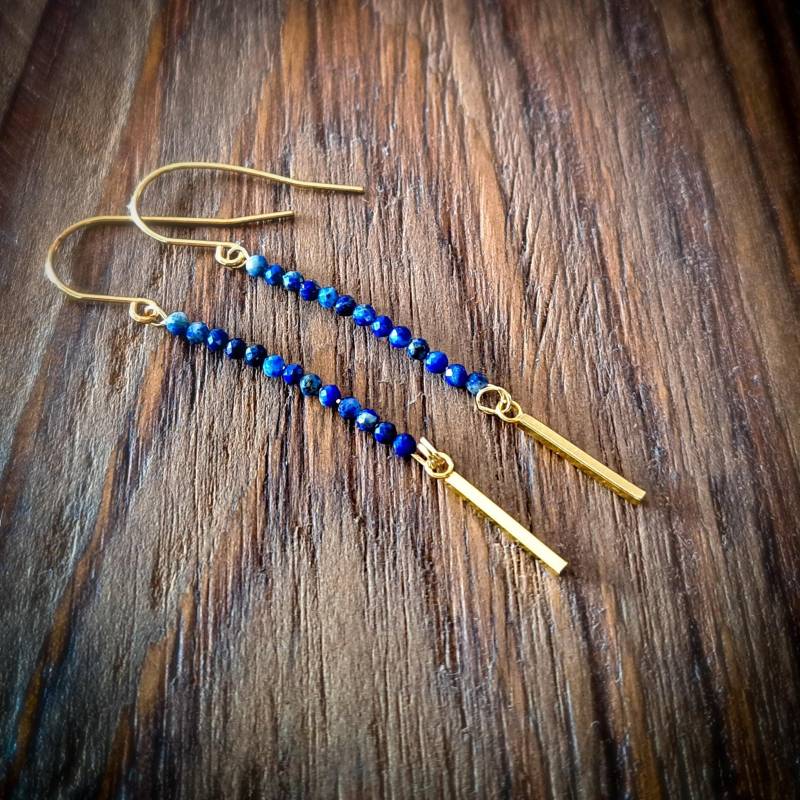 Lapislazuli Ohrringe Gold Blau, Hängend, Lapislazuli, Hängend Perlen Edelstein Blau von Fjordschmuck
