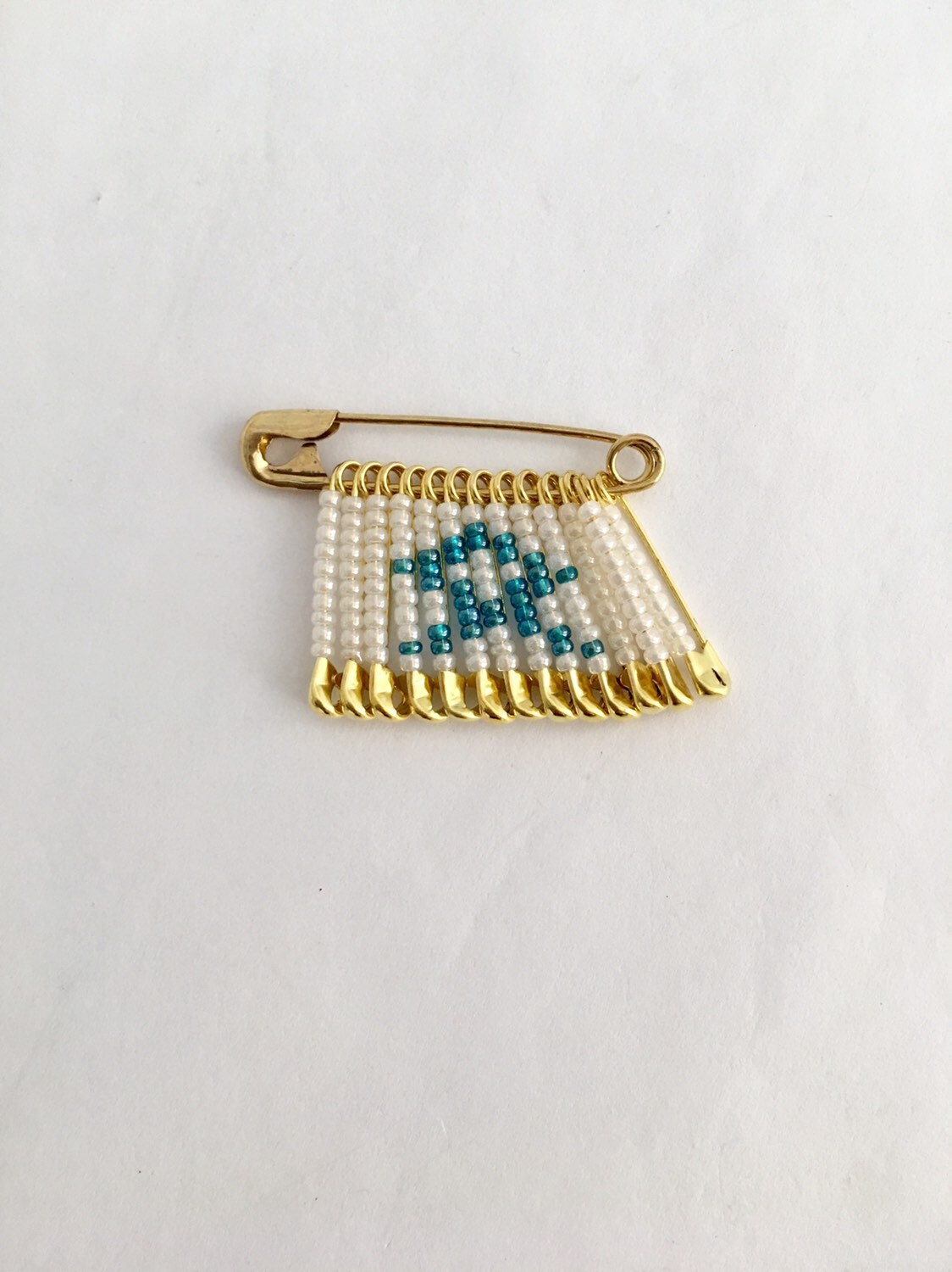 Schilddrüsenbewusstsein Pin Handgemachte Flagge, Schleifenbrosche Schilddrüsenbewusstsein Pin Handgemachte Flagge, Schleifenbrosche von FlagPinsbyAnnette