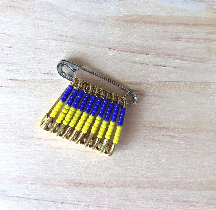 Ukraine Flagge Pin Perlen Handgemachtes Geschenk Für Sie Sicherheitsnadel Anstecknadel Der Brosche Ukraine Flagge Pin Perlen Handgemachtes Geschenk Für Sie Sicherheitsnadel Anstecknadel Der Brosche von FlagPinsbyAnnette