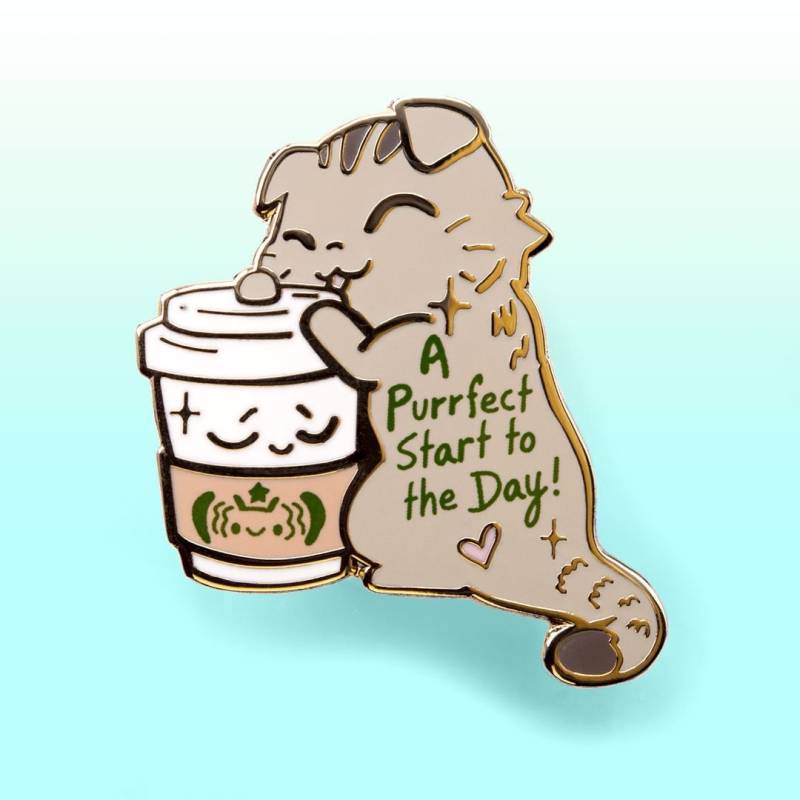 Ein Perfekter Start in Den Tag Sbucks Scottish Fold Hard Emaille Pin Niedliche Anstecknadeln Abzeichen Kawaii Geschenk Ita Tasche Wasserfester von FlairFighter