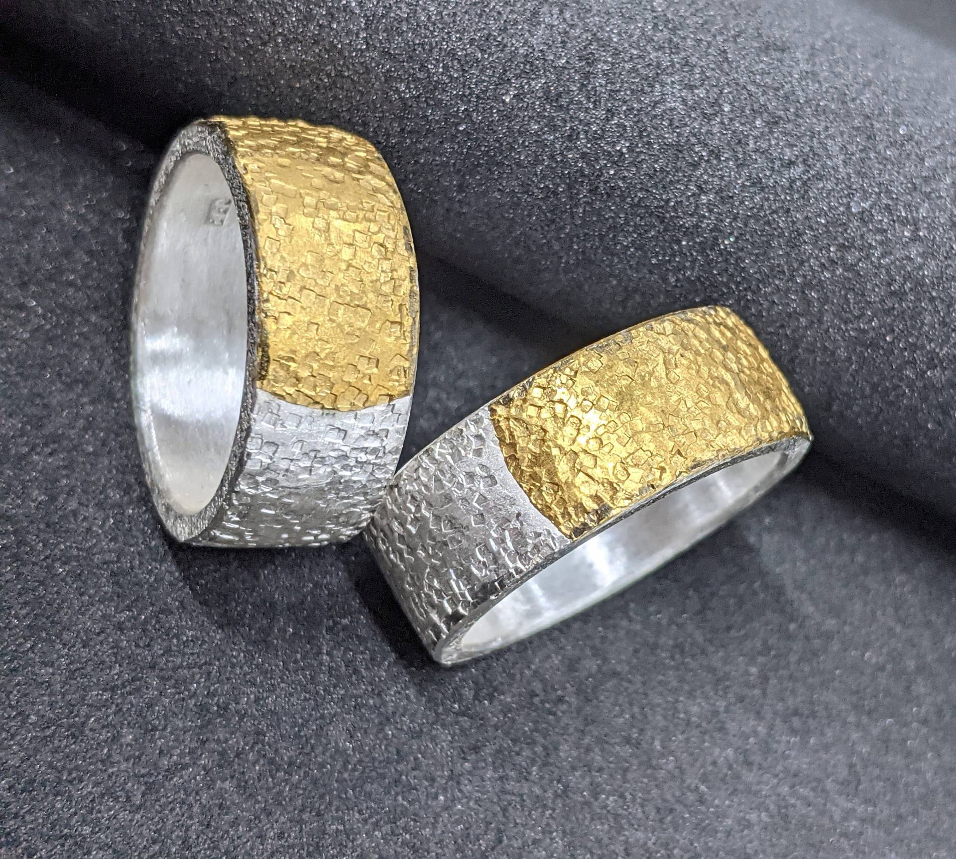 Eheringe Partnerringe 8 Mm Breit Silber 999 Gold 750 Massiv Extravagant Indivduell Eheringe Partnerringe 8 Mm Breit Silber 999 Gold 750 Massiv Extravagant Indivduell von FlamereDesign