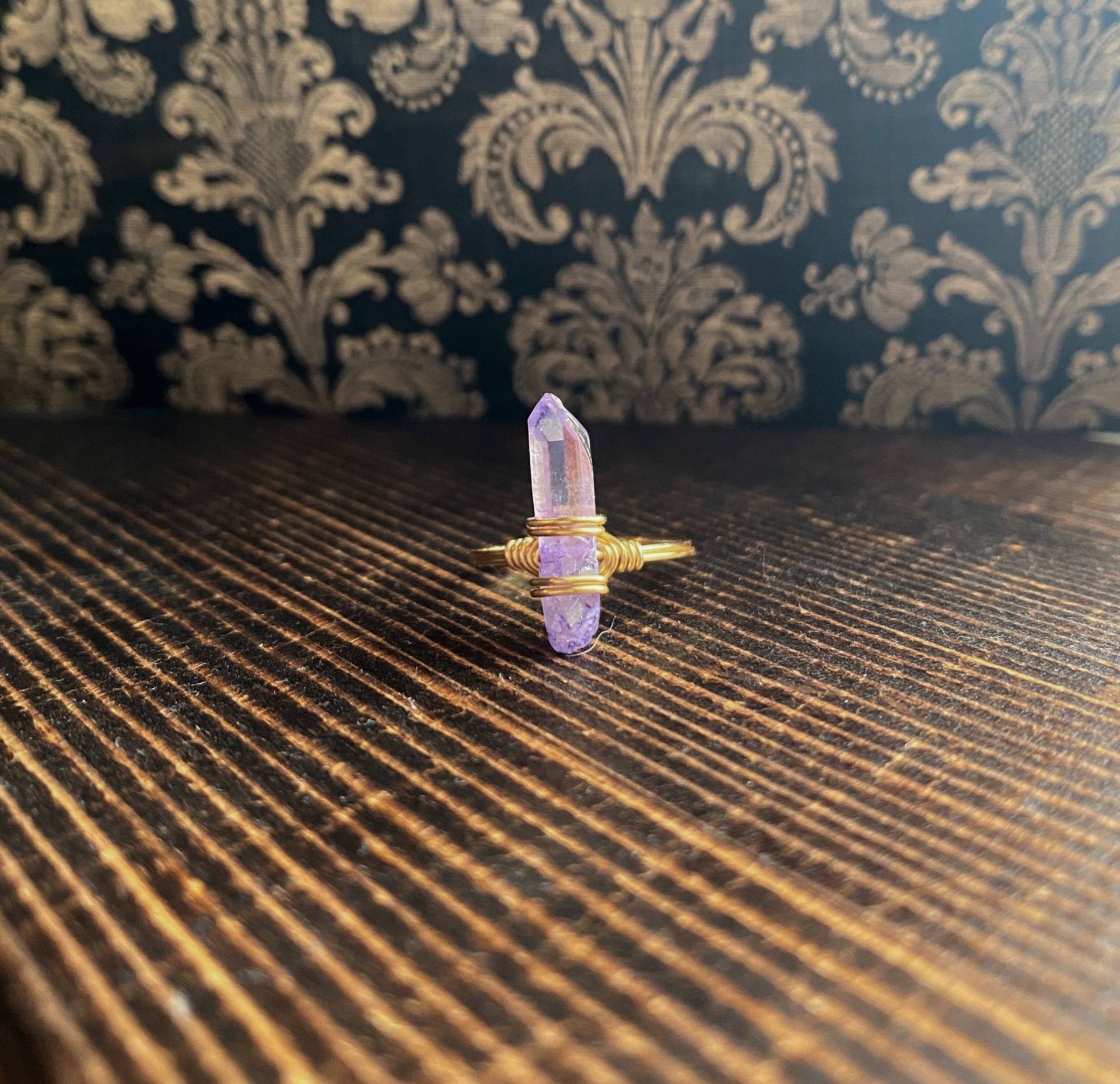 stärke & IntuitionAmethyst Kristall Wire Wrapped Ring, Handgemachter Rustikaler Edelstein Schmuck stärke & IntuitionAmethyst Kristall Wire Wrapped Ring, Handgemachter Rustikaler Edelstein Schmuck von FlameyFairyCrafts
