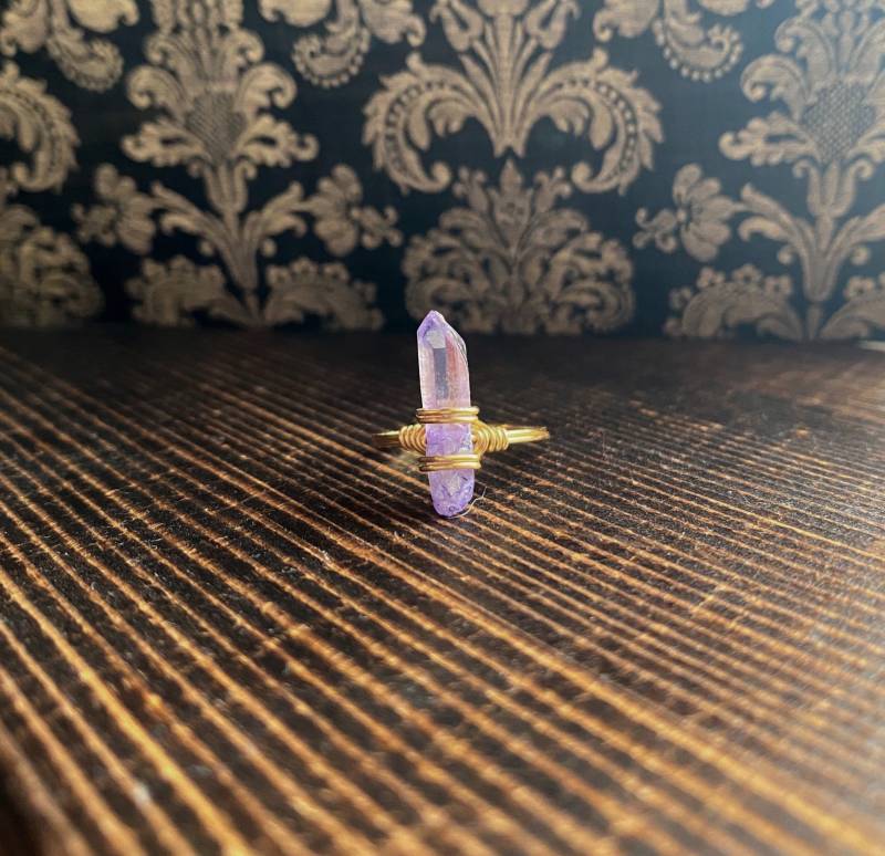 stärke & IntuitionAmethyst Kristall Wire Wrapped Ring, Handgemachter Rustikaler Edelstein Schmuck stärke & IntuitionAmethyst Kristall Wire Wrapped Ring, Handgemachter Rustikaler Edelstein Schmuck von FlameyFairyCrafts