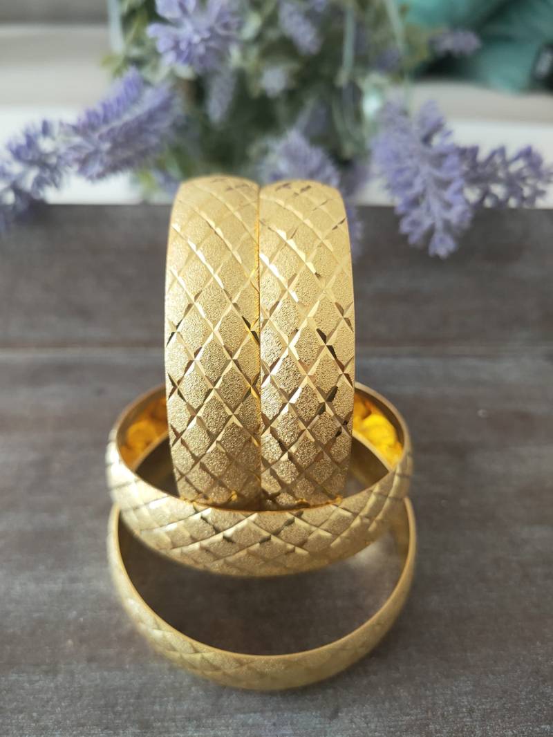 Adana Burma Yildizli Bilezik Gold Armreifen 22 Karat Vergoldet 1, 5cm Adana Burma Yildizli Bilezik Gold Armreifen 22 Karat Vergoldet 1, 5cm von FlamingoJuwelier
