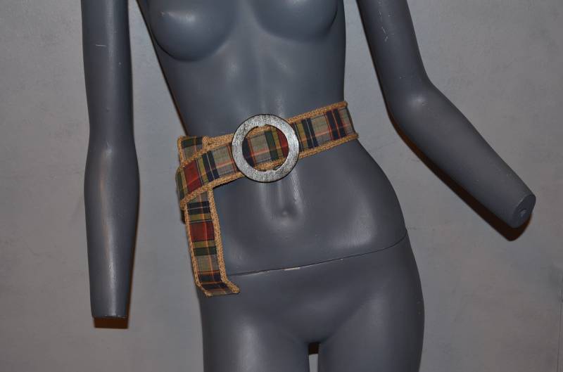 1970Er Jahre Kim Craftsmen Geflochtener Jute - Und Schottenkaro-Gürtel Mit Holzschnalle. Verstellbarer Gurt. Alte Lagerware. Vfg 40 Taille Oder von FlanneryCrane