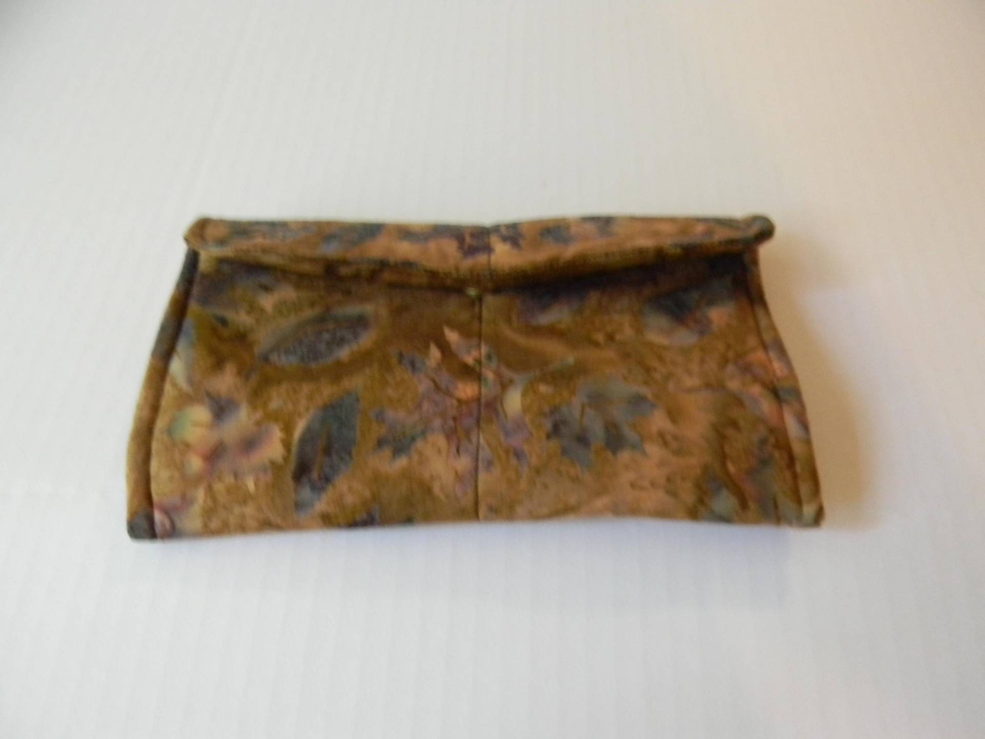 Braune Blätter Batik Clutch Wallet Braune Blätter Batik Clutch Wallet von FlapdoodleBags
