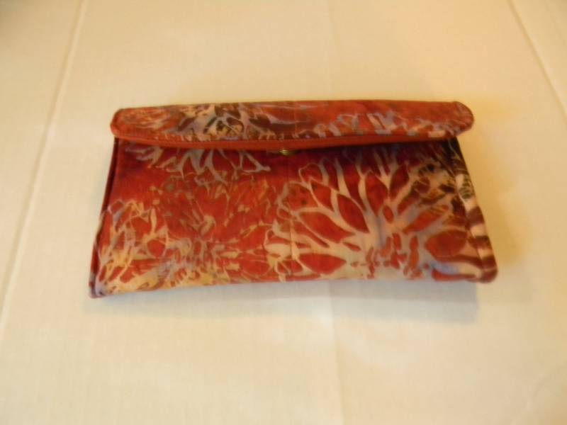 Kupfer Blumen Batik Clutch Geldbörse von FlapdoodleBags