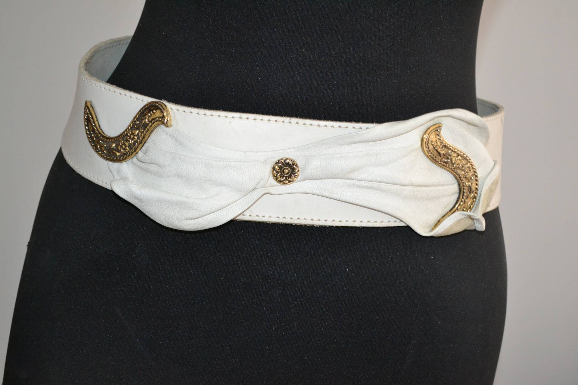 Vintage Ledergürtel in Weiß von FlapperGirlFinds