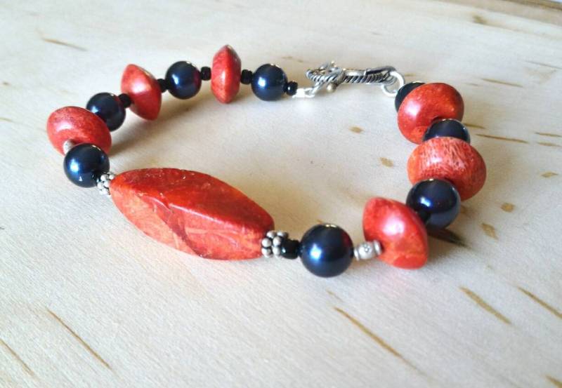 Blaue Azure Armband, Perlen Swarovski Rote Koralle Antik Urlaub Geschenke Für Sie Unter 50 Blaue Azure Armband, Perlen Swarovski Rote Koralle Antik Urlaub Geschenke Für Sie Unter 50 von FlarantoJewelry
