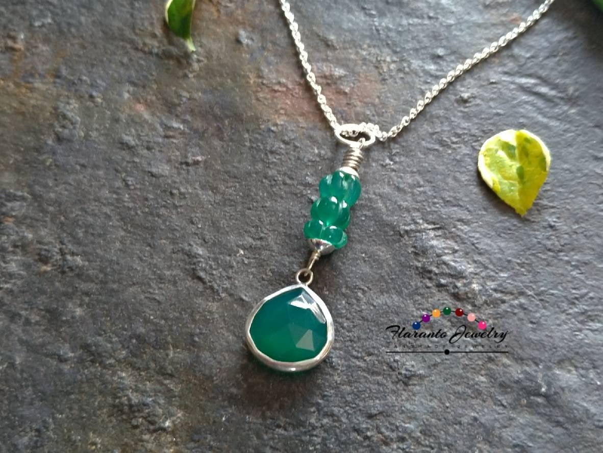 Doppelseitige Grüne Chalcedon Anhänger, Teardrop Sterling Silber Und Edelstein Anhänger Halskette, Geschenk Für Sie von FlarantoJewelry