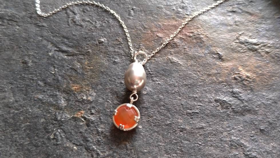 Doppelseitige Karneol Und Swarovski Perle Kette Anhänger, Sterling Silber Edelstein Anhänger Halskette, Geschenk Für Sie von FlarantoJewelry