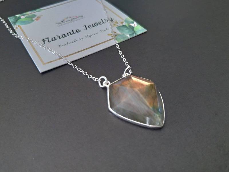 Grüne Chalcedon Anhänger Kette, Sterling Silber Halskette, Edelstein Und Kette Grüne Geschenk Für Sie Grüne Chalcedon Anhänger Kette, Sterling Silber Halskette, Edelstein Und Kette Grüne Geschenk Für Sie von FlarantoJewelry