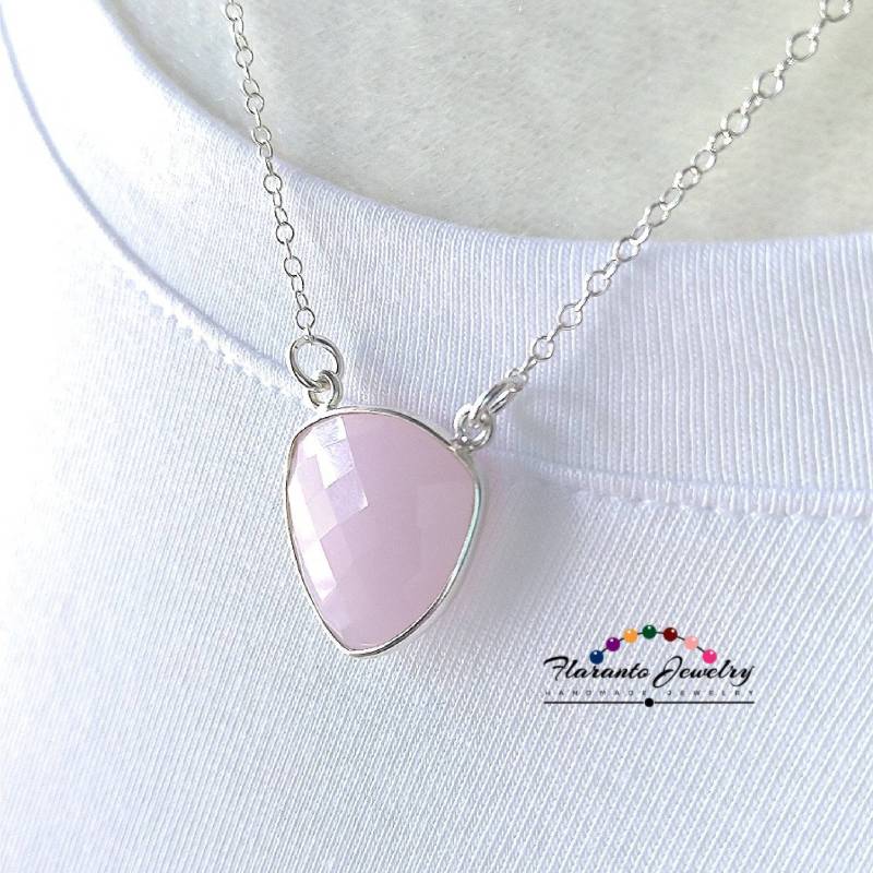 Rosa Chalcedon Kette Halskette, Sterling Silber Edelstein Billion Entier Anhänger, Kostenloser Versand, Geschenk Für Sie Rosa Chalcedon Kette Halskette, Sterling Silber Edelstein Billion Entier Anhänger, Kostenloser Versand, Geschenk Für Sie von FlarantoJewelry