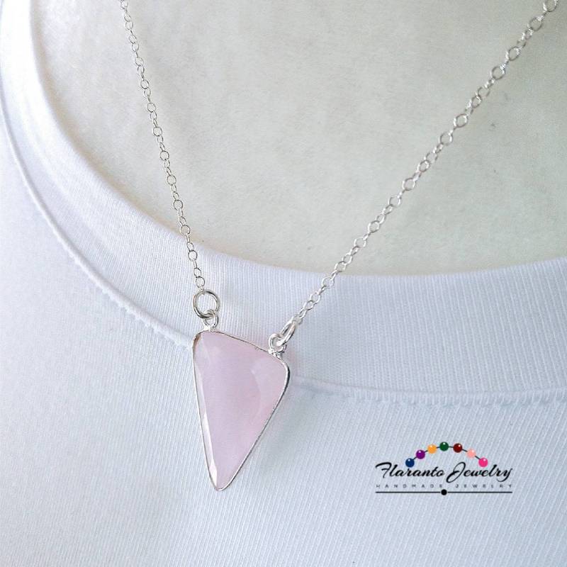 Rosa Dreieck Rosa Chalcedon Halskette, Sterling Silber Edelstein Anhänger Anhänger, Geschenk Für Sie Rosa Dreieck Rosa Chalcedon Halskette, Sterling Silber Edelstein Anhänger Anhänger, Geschenk Für Sie von FlarantoJewelry