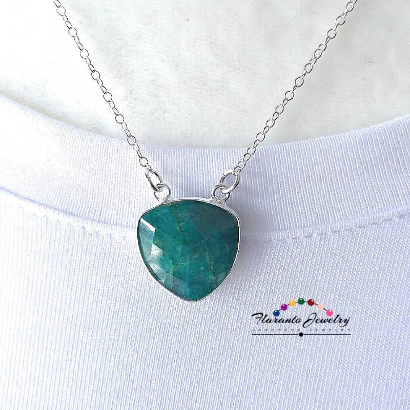 Smaragd Kette Halskette, Sterling Silber Edelstein Billionen Anhänger, Mai Birthstone, Kostenloser Versand, Geschenk Für Sie Smaragd Kette Halskette, Sterling Silber Edelstein Billionen Anhänger, Mai Birthstone, Kostenloser Versand, Geschenk Für Sie von FlarantoJewelry