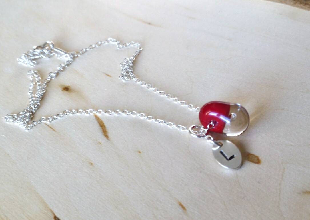 Vintage Burgund Lampwork Kette Anhänger, Sterling Silber Glas Teardrop Halskette, Perle Geschenk Für Sie von FlarantoJewelry